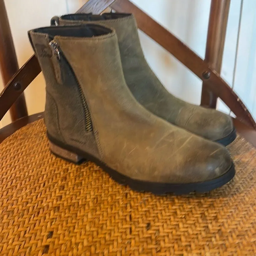 Sorel brown leather Chelsea boots size 6
